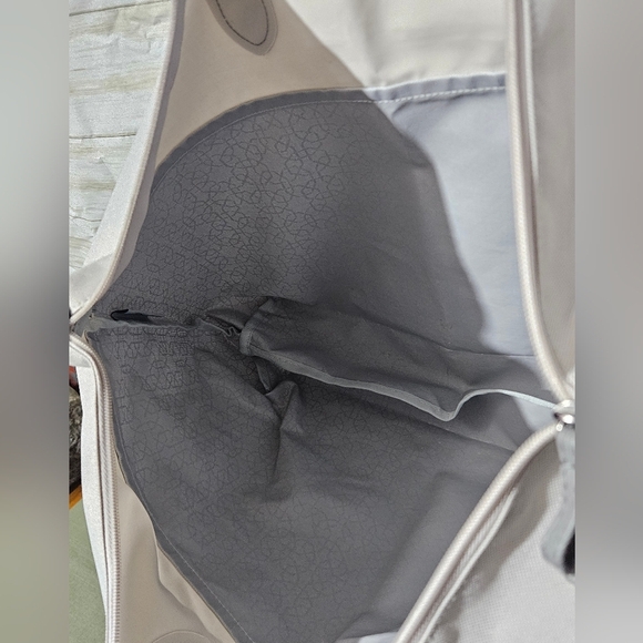 Stylish Gray Tote Bag With Strap & Handles - Picture 6 of 9